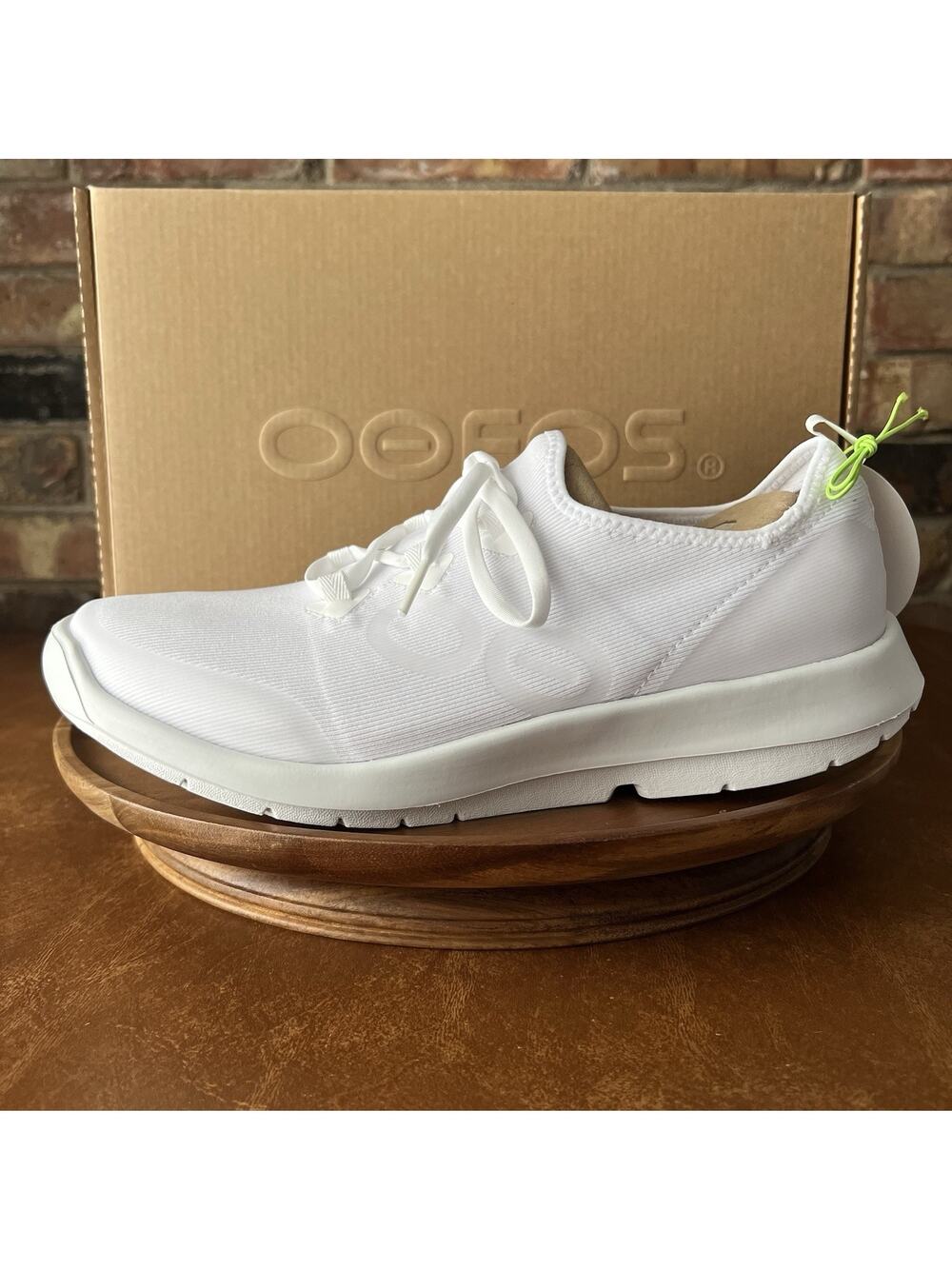 OOFOS Men's 9.5 OOmg Sport LS Low Recovery Supportive Cushion Knitted Shoe White